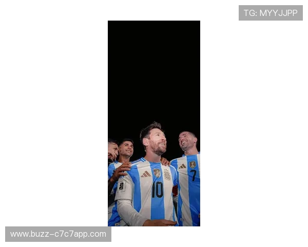 足球三大天王内马尔C罗梅西震撼球场传奇壁纸尽显锋芒